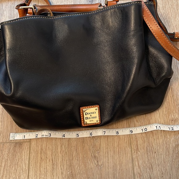 Dooney & Burke black leather purse - Picture 12 of 13